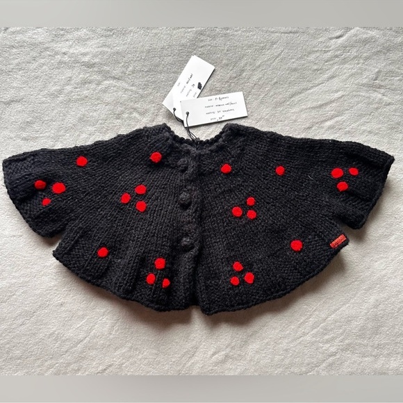 Black and Red Cape with Striking Design - Picture 6 of 7